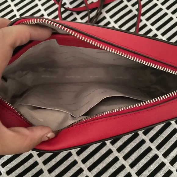 EUC Michael Kors Jet Set Travel Crossbody Bag - Picture 9 of 9